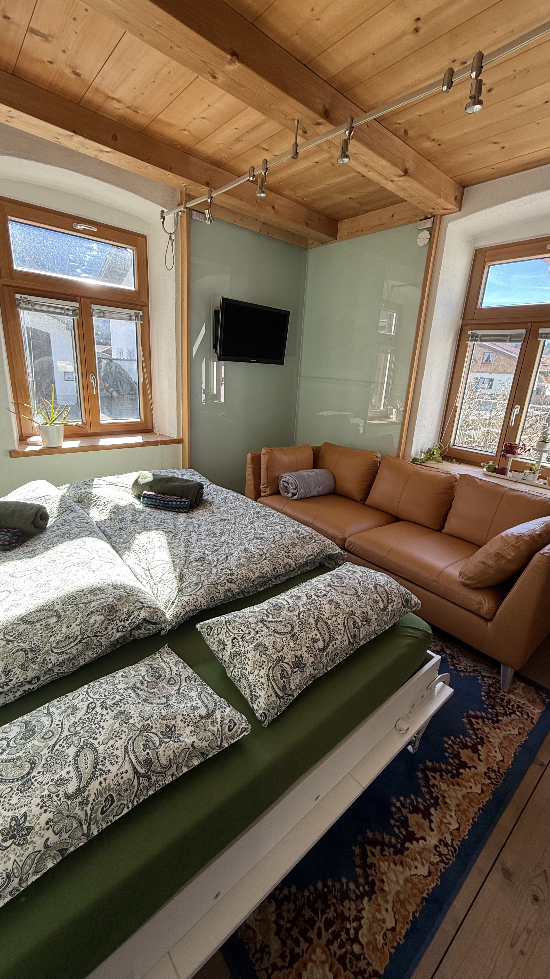 Wohnzimmer · Schrankbett